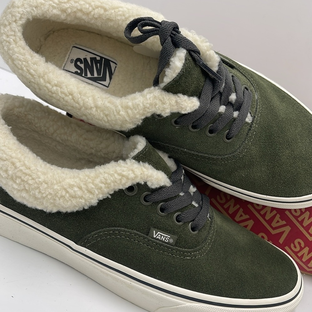 Vans WMNS Authentic Sherpa
Sherpa Grape Leaf
VN000CP4KCZ Green Sneakers - Picture 15 of 16